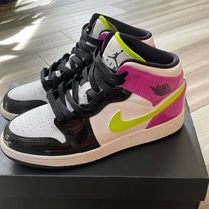 COPY - Jordan 1 Mid white black cyber pink